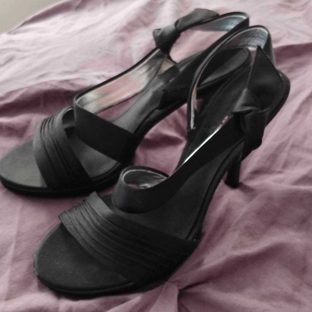 Nina dress heels size 8.5